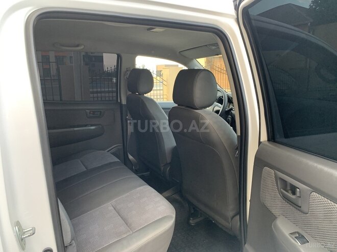 Toyota Hilux 2014, 157,300 km - 2.5 l - Bakı