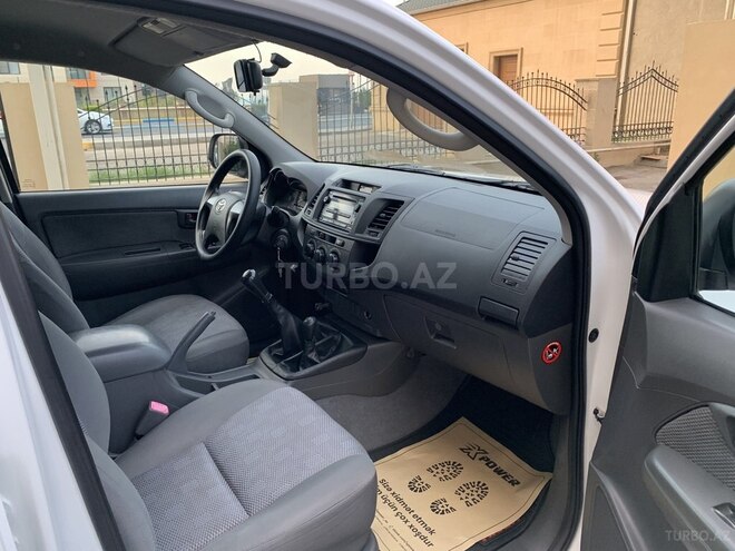 Toyota Hilux 2014, 157,300 km - 2.5 l - Bakı