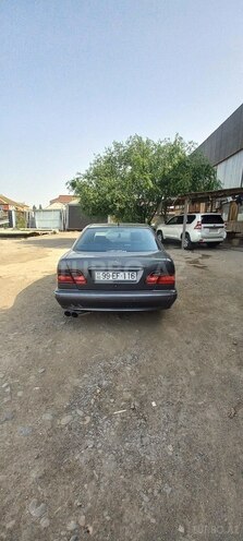 Mercedes E 320 1999, 395,000 km - 3.2 l - Bakı
