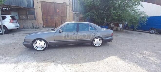 Mercedes E 320 1999, 395,000 km - 3.2 l - Bakı