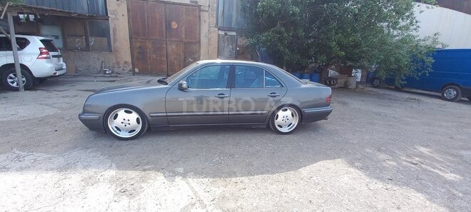 Mercedes E 320 1999, 395,000 km - 3.2 l - Bakı