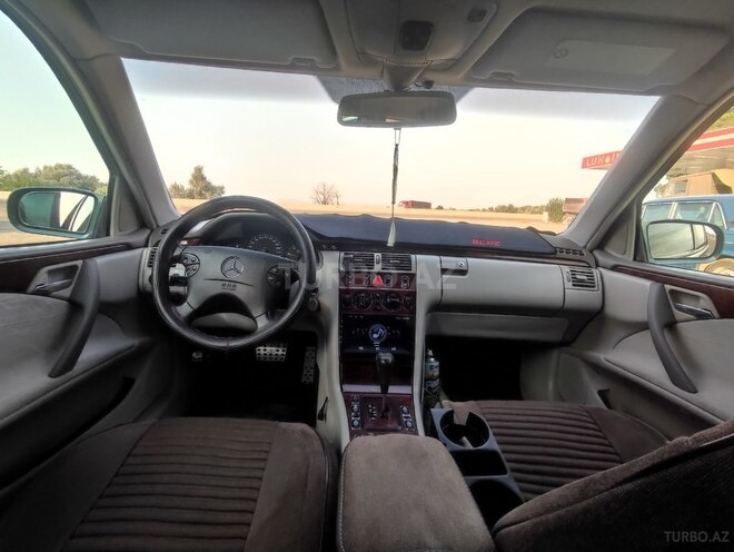Mercedes E 220 2000, 298,000 km - 2.2 l - Tovuz