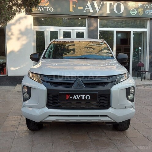 Mitsubishi L200-1