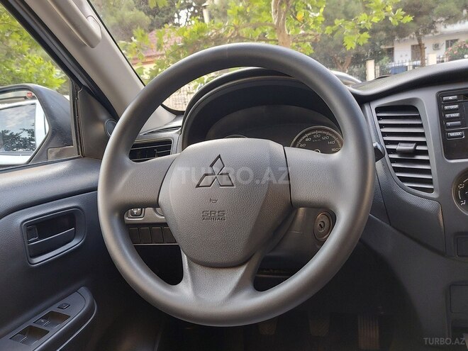Mitsubishi L200-8