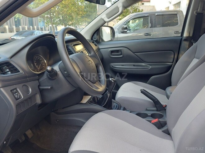 Mitsubishi L200-12