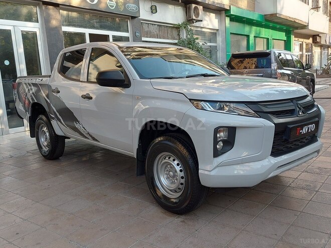 Mitsubishi L200-2