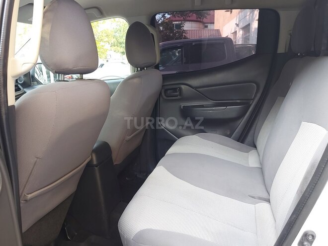 Mitsubishi L200-11