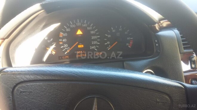 Mercedes E 240 1999, 298,000 km - 2.4 l - Bərdə