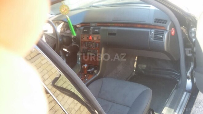 Mercedes E 240 1999, 298,000 km - 2.4 l - Bərdə