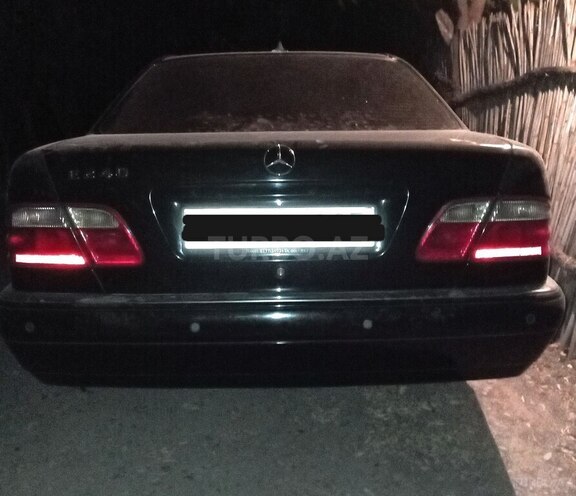 Mercedes E 240 1999, 298,000 km - 2.4 l - Bərdə