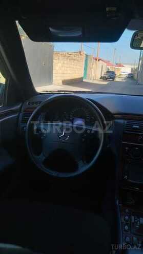Mercedes E 220 2000, 423,000 km - 2.2 l - Masallı