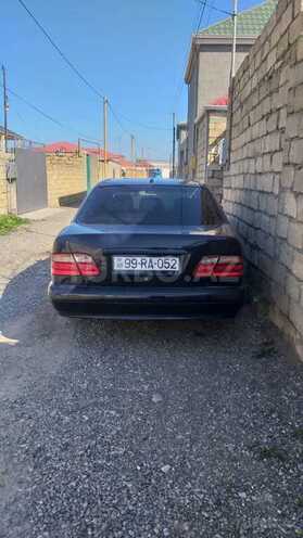 Mercedes E 220 2000, 423,000 km - 2.2 l - Masallı