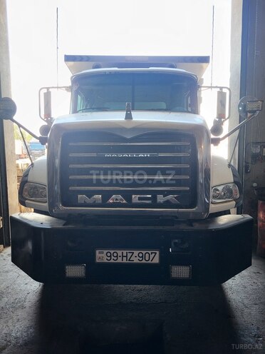 Mack  2009, 1,008,000 km - 13.0 l - Bakı