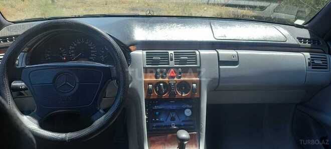 Mercedes E 240 1998, 266,545 km - 2.4 l - Bakı