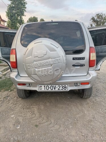 Chevrolet Niva 2003, 546,377 km - 1.7 l - Quba
