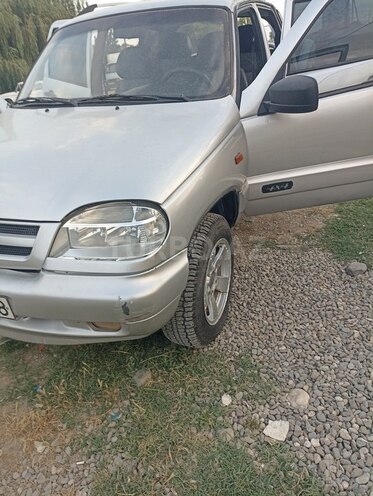Chevrolet Niva 2003, 546,377 km - 1.7 l - Quba