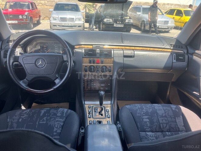 Mercedes E 240 1999, 338,211 km - 2.4 l - Bakı