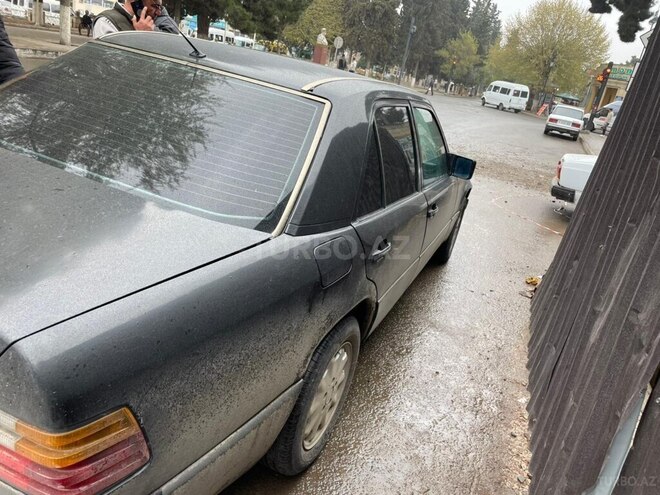 Mercedes E 250 1994, 253,000 km - 2.5 l - Ağstafa