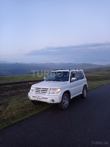 Mitsubishi Pajero io 2001, 134,000 km - 2.0 l - Yardımlı
