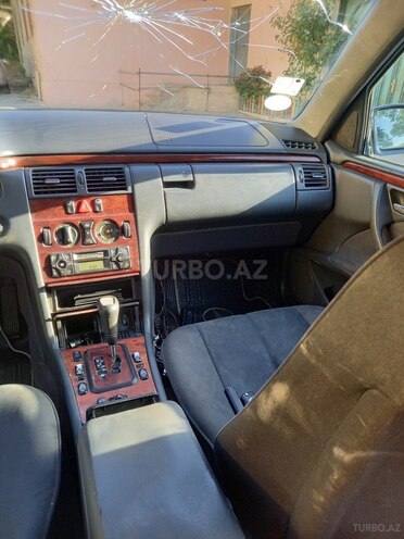 Mercedes 220 E 2000, 38,867 km - 2.2 l - Bakı