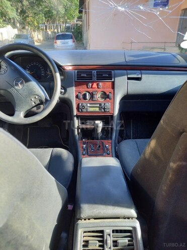Mercedes 220 E 2000, 38,867 km - 2.2 l - Bakı