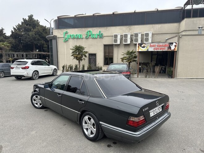 Mercedes E 220 1994, 390,000 km - 2.2 л - Bakı
