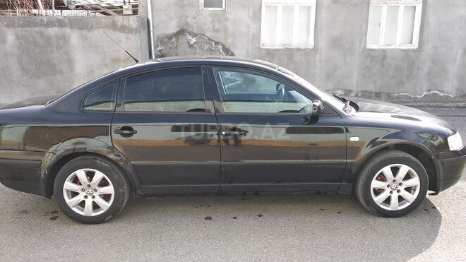 Volkswagen Passat 1999, 235,000 km - 1.8 l - Gəncə