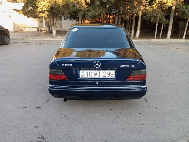 Mercedes E 220 1995, 455,594 km - 2.2 l - Sumqayıt