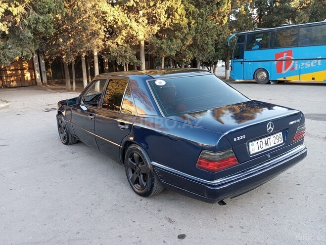 Mercedes E 220 1995, 455,594 km - 2.2 l - Sumqayıt
