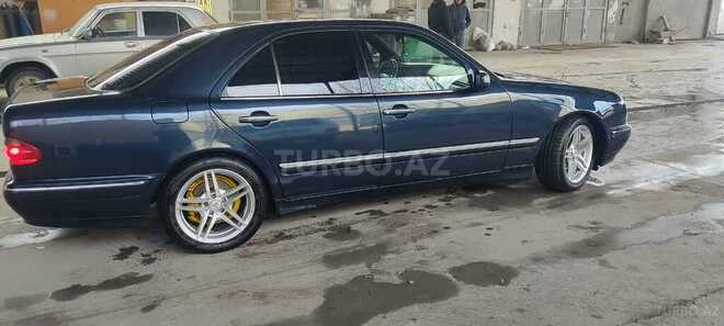 Mercedes E 240 2001, 245,000 km - 2.4 л - Bərdə
