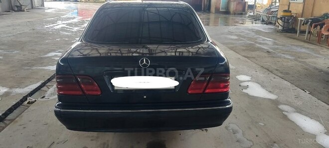 Mercedes E 240 2001, 245,000 km - 2.4 л - Bərdə