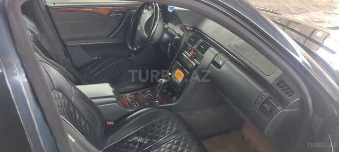Mercedes E 240 2001, 245,000 km - 2.4 л - Bərdə