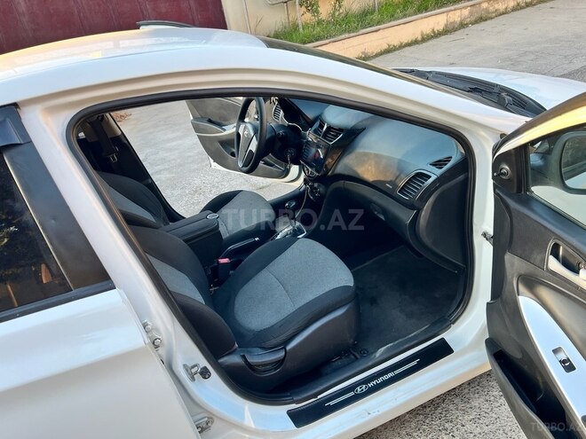 Hyundai Accent 2013, 300,485 km - 1.4 л - Bakı