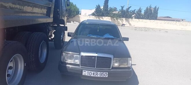 Mercedes E 250 1993, 495,223 km - 2.5 l - Bakı