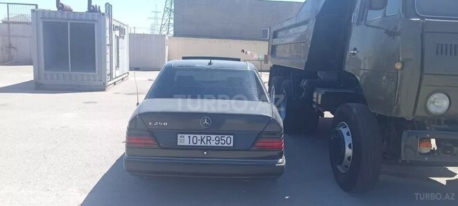 Mercedes E 250 1993, 495,223 km - 2.5 l - Bakı