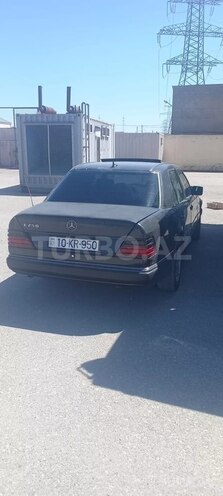 Mercedes E 250 1993, 495,223 km - 2.5 l - Bakı