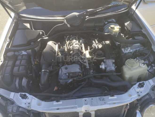Mercedes E 270 2001, 375,000 km - 2.7 l - Bakı