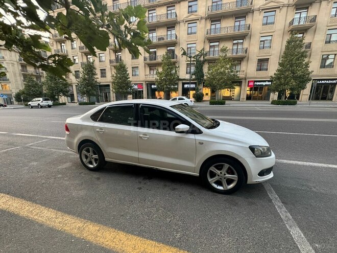 Volkswagen Polo 2012, 300,000 km - 1.6 l - Bakı