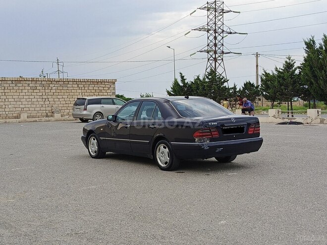 Mercedes E 240 1998, 417,000 km - 2.4 л - Sumqayıt