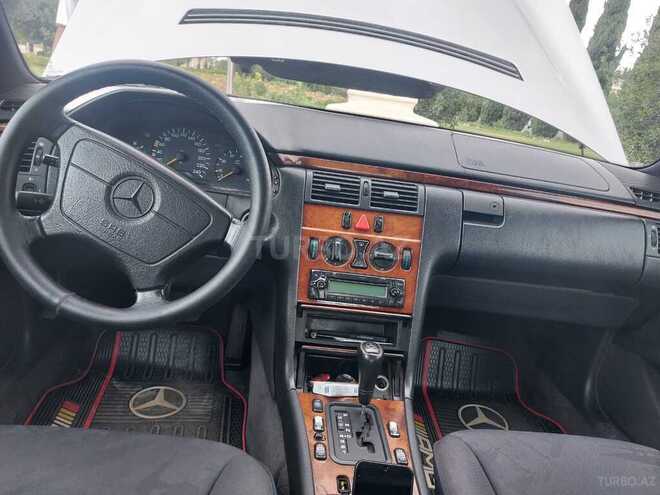 Mercedes E 240 1998, 310,000 km - 2.4 l - Gəncə