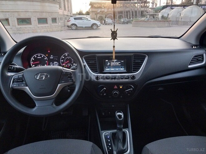 Hyundai Accent 2018, 107,890 km - 1.6 л - Şirvan