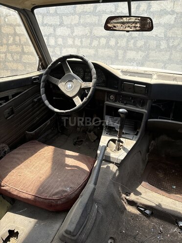 BMW 523 1983, 319,000 km - 1.8 l - Bakı