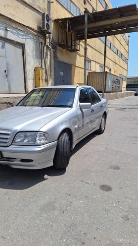 Mercedes C 200 2000, 318,419 km - 2.0 l - Bakı