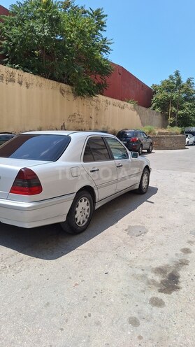 Mercedes C 200 2000, 318,419 km - 2.0 l - Bakı