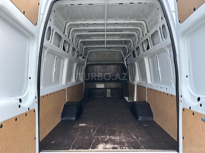 Ford Transit-8