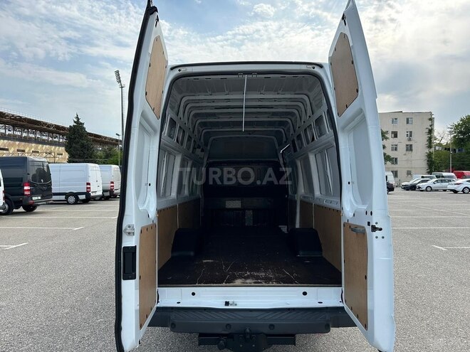 Ford Transit-7