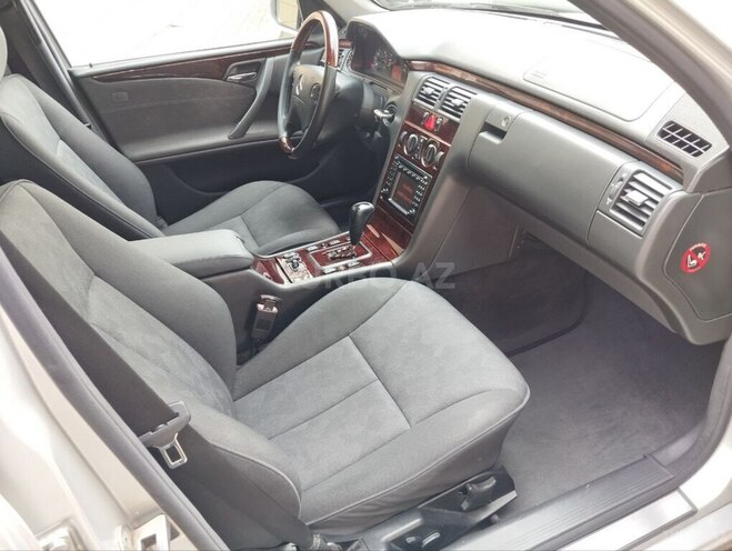 Mercedes E 280 2001, 278,455 km - 2.8 л - Bakı