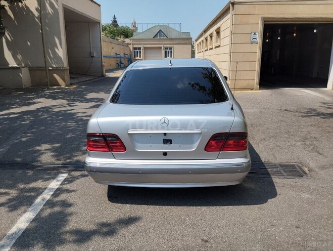 Mercedes E 280 2001, 278,455 km - 2.8 л - Bakı