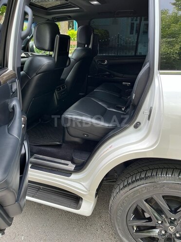 Lexus LX 570-13