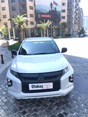 Mitsubishi L200-1